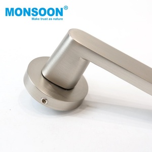 Poignée de porte à levier de sécurité pour chambre à coucher moderne de luxe, en acier inoxydable argenté, installation facile, design pour portes en bois - Product Image 2