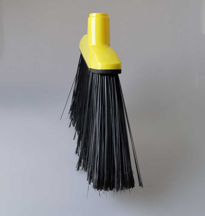 黒い硬い長い毛、長い金属棒が付いているプラスチック角度のほうき
