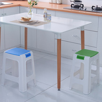 Taburete Plegable Portátil de Plástico PP con Asa Antideslizante, Apilable y Multiusos para Dormitorio, Baño, Cocina, Hogar, Escuela y Uso en Exteriores