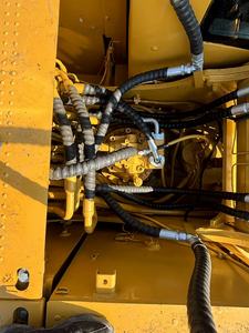 Excavadora CAT 320C Amarilla sobre Orugas, Equipo de Construcción con Motor, Caja de Cambios y Bomba, 20000 kg, 0-2000 Horas, Certificada - Product Image 4