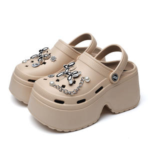 Nuevo Estilo de Sandalias Perforadas para Mujer y Hombre, Calzado de Verano para Exteriores, Suela Gruesa de EVA Antideslizante, Transpirable y Desodorante, Sandalias Modernas - Product Image 1