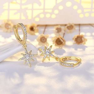 Boucles d'oreilles tendance en forme de cœur, étoile d'abeille, en acier inoxydable de luxe plaqué or 14 carats, fabriquées sur mesure pour femmes - Product Image 6