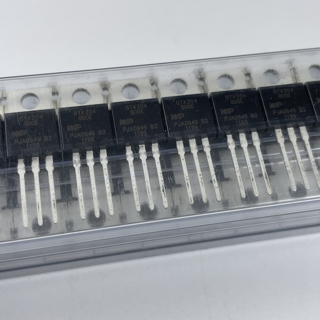 BTA204-800E TO-220 Triac Thyristor for AC Power Switching Control Circuit