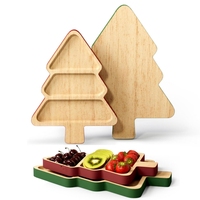 Bloc à découper en bois dans la conception de l'arbre de Noël pour servir des collations Desserts au fromage Plateaux décoratifs