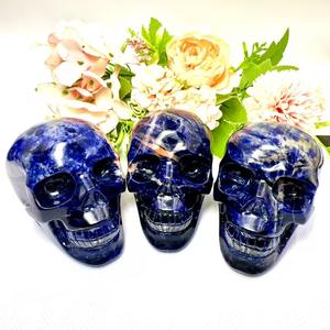 Crâne en sodalite bleue, cristal de guérison naturel écologique, sculpture de forme irrégulière pour la décoration de la maison, vente en gros - Product Image 3