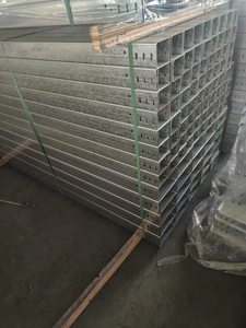 Goulotte de câblage industrielle ventilée en acier, finition galvanisée à chaud, capacité de 80 câbles, pour environnements extérieurs difficiles - Product Image 2