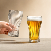 Modern creatief gestreept gedraaid bierglas loodvrij verdikt ambachtelijk bierglas voor bar restaurant feest proeverij dagelijks gebruik