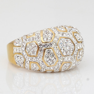 Bague à motif géométrique or noir micro-pavée de diamants, bijoux unisexes tendance pour les soirées - Product Image 4