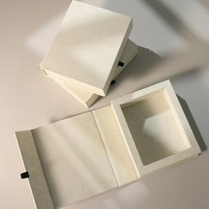 Boîte cadeau en carton de luxe sur mesure, en forme de livre, avec couvercle magnétique à rabat, bord large, cadre intérieur, pour cosmétiques - Product Image 1