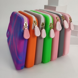 <b>Hot</b> Sale Silicone Zipper Closure Brush Bag Purses Unbreakable <b>Clutch</b> Makeup Travel Bag Custom Cosmetic Pouch with Handle - Product Image 5