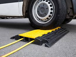 Rampe de protection de câbles en caoutchouc en gros pour usine, taille personnalisée, OEM disponible pour projets de sécurité routière - Product Image 6