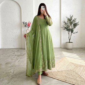 Robe Anarkali en rayonne verte, longueur ras du sol, tenue traditionnelle indienne et pakistanaise pour mariage, coupe ample, manches longues, extensible - Product Image 1