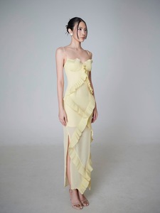 Abito Lungo Giallo con Spalline Sottili, Lussuoso Vestito a Vita Alta con Orlo Irregolare, Disponibile per Dropshipping - Product Image 5