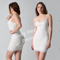 Robe imprimée motif cœur en dentelle CNSHELL 90gsm, col en dentelle, fines bretelles, mini-short, coupe ajustée, convient à toutes les morphologies