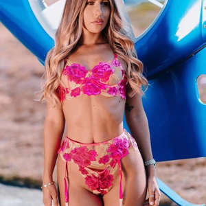 ชุดชั้นในเซ็กซี่แบบสามชิ้นลายดอกไม้สไตล์ใหม่ ผ้าตาข่ายลูกไม้ แต่งขอบเหล็ก ปักลายฉลุ สำหรับผู้หญิง เสื้อผ้าแฟชั่น - Product Image 2