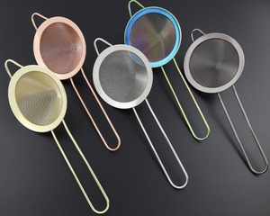 Coladores de malla fina de 8 cm - Tamices de acero inoxidable de primera calidad con mango para tamizar harina, pasta, arroz y té - Product Image 4