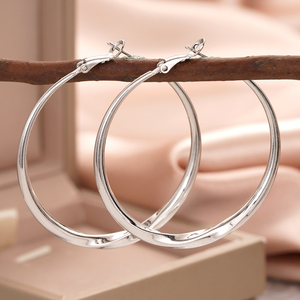 Orecchini a Cerchio Classici per Donne, Design Semplice e Rotondo, Accessori per Orecchie da Indossare Quotidianamente - Product Image 1