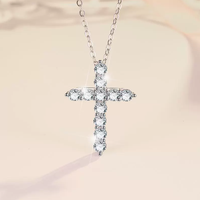 Collier en argent pur S925 en gros d'usine, collier pendentif croix de sécurité rétro en moissanite