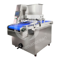 Machine automatique de fabrication de petits macarons, biscuits et gâteaux, avec découpeuse, extrudeuse et distributeur de garniture