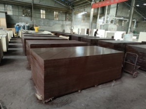 Coffrage en béton <span class=keywords><strong>Film</strong></span> noir face Australie Standard feuille 17mm 4x8 coffrage forme travail F17 Construction contreplaqué - Product Image 6