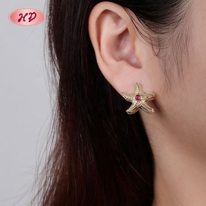 ต่างหูห่วงรูปปลาดาวเซอร์โคเนียสีเขียว ทอง 18K ชุบทองเหลือง เครื่องประดับน่ารักสำหรับทุกเพศ - Product Image 4