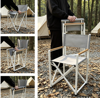 Lot de 2 chaises de directeur extra larges en aluminium pliantes avec accoudoirs imitation bois pour café et bistrot en extérieur