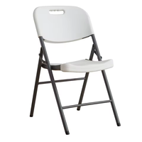 Vente en gros de chaises pliantes portables en plastique blanc Chaises de salle à manger pour fêtes de mariage et événements Chaise pliante en plastique