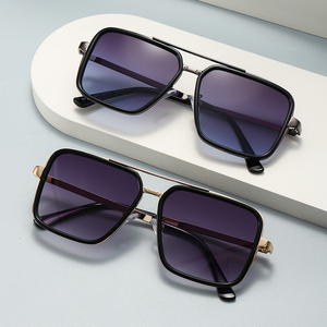 Gafas de Sol Unisex de Moda con Marco Metálico Cuadrado Clásico, Protección UV400 y Logotipo Personalizado para Hombre y Mujer - Product Image 3