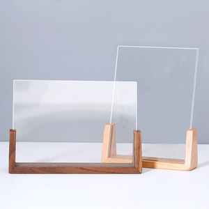 מסגרת תמונה אקרילית בצורת U עם בסיס עץ אשור ואגוז בצבע עץ אגוז לתצוגה על שולחן, ישירות מהמפעל בסיטונאות - Product Image 6