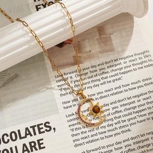 Collar con Colgante de Estrella y Luna, Chapado en Oro de 18k, con Circonita Roja, Regalo, Joyería de Moda - Product Image 1