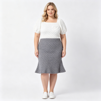 Robe en maille pour femmes aux formes généreuses, avec soutien ODM en gros, en fil de coton filé, texture matelassée losanges, broderie logo chenille, coupe sirène