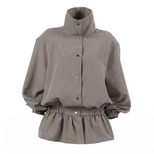 Fabricante de Chaquetas para <span class=keywords><strong>Mujer</strong></span> OEM ODM Personalizadas, Etiqueta Privada, Cuello Tipo Embudo, Dobladillo Abullonado, Cintura Ajustada, Corte Recortado, Color Taupe, Venta al Por Mayor para Otoño - Product Image 5