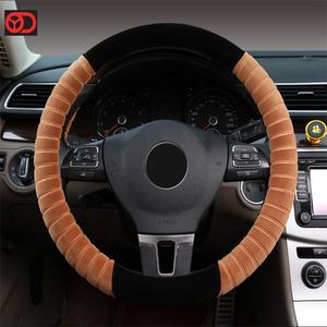 Accesorios de coche 2024 piel Guangzhou accesorios interiores de coche cubierta de <span class=keywords><strong>volante</strong></span> de felpa para Accesorios Para Autos - Product Image 3