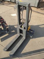 Chariot élévateur hydraulique électrique mobile, adapté aux petits élévateurs de marchandises pour camions et conteneurs