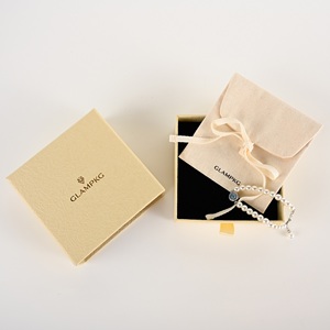 Caja de Joyería Texturizada Beige con Logotipo Personalizado, con Bolsa de Algodón, Juego de Caja de Regalo de Cartón Rígido de Lujo para Collar, Anillo y Pulsera - Product Image 4