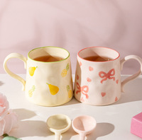 Mug en céramique irrégulier façonné à la main avec motif de dessin animé mignon, compatible micro-ondes, pour café et thé, idéal pour les cadeaux d'affaires