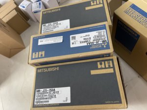 เครื่องขยายสัญญาณเซอร์โว AC รุ่น MR-J2S-350A MR-J4-60A4 - Product Image 1