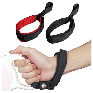 Correa de seguridad manos libres corta con correa de muñeca y mango acolchado suave para correa retráctil de perro - Product Image 1