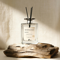 Diffuseur de parfum sans flamme en verre carré de 150 ml avec bâtonnets, personnalisable OEM/ODM, avec impression d'écran et bouchon pulvérisateur