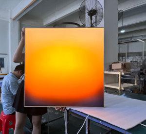 Lampada LED Dimmerabile con Rotazione a 360°, Cornici in Alluminio di Grandi Dimensioni, Lightbox con Cornice in Legno - Product Image 3