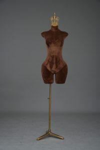 Maniquí de torso curvilíneo para mujer talla grande BBL con <span class=keywords><strong>busto</strong></span> y caderas grandes, ajustable, de espuma rígida, para exhibición de vestidos. - Product Image 5