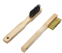 Petite brosse à poêle avec manche en bois et acier pour le nettoyage et l'ébavurage