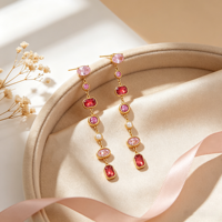 Nouvelles boucles d'oreilles européennes et américaines en acier inoxydable coloré avec pampilles et zirconias - boucles d'oreilles clous de luxe au design de niche pour femmes