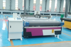 Cortadora Textil Digital, Máquina de Corte de Tela Multicapa con Cuchilla Oscilante CNC Automática - Product Image 2