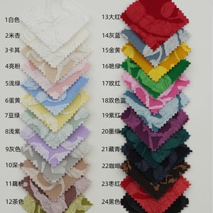 Tessuto Jacquard Goffrato con Motivo Fragola per Abiti, Top e Completi a Due Pezzi - Product Image 6