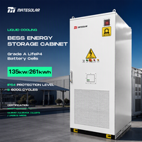 Armoire de stockage d'énergie à batterie LiFePO4 modulaire intelligente refroidie par liquide pour extérieur, 135 kW 261 kWh, pour l'énergie solaire industrielle et commerciale