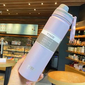 Bouteille moderne en acier inoxydable avec design gobelet et isolation sous vide - Product Image 1
