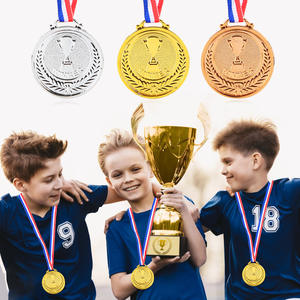 Toplu ucuz DIY kişiselleştirilmiş çevre dostu plastik spor madalyaları çocuklar okul etkinlikleri kupa ve plaketler için kazınmış tasarım - Product Image 5