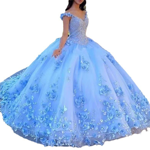 Vestido Azul Cielo, Estilo Princesa, con Hombros Descubiertos, Adornado con Cuentas y Encaje, Vestido de Tul para Quinceañera con Detalles de Mariposas - Product Image 1
