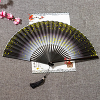 Éventail pliant de style chinois 26CM, cadre en bambou, tissu en soie, motif noir et or, accessoire de danse portable